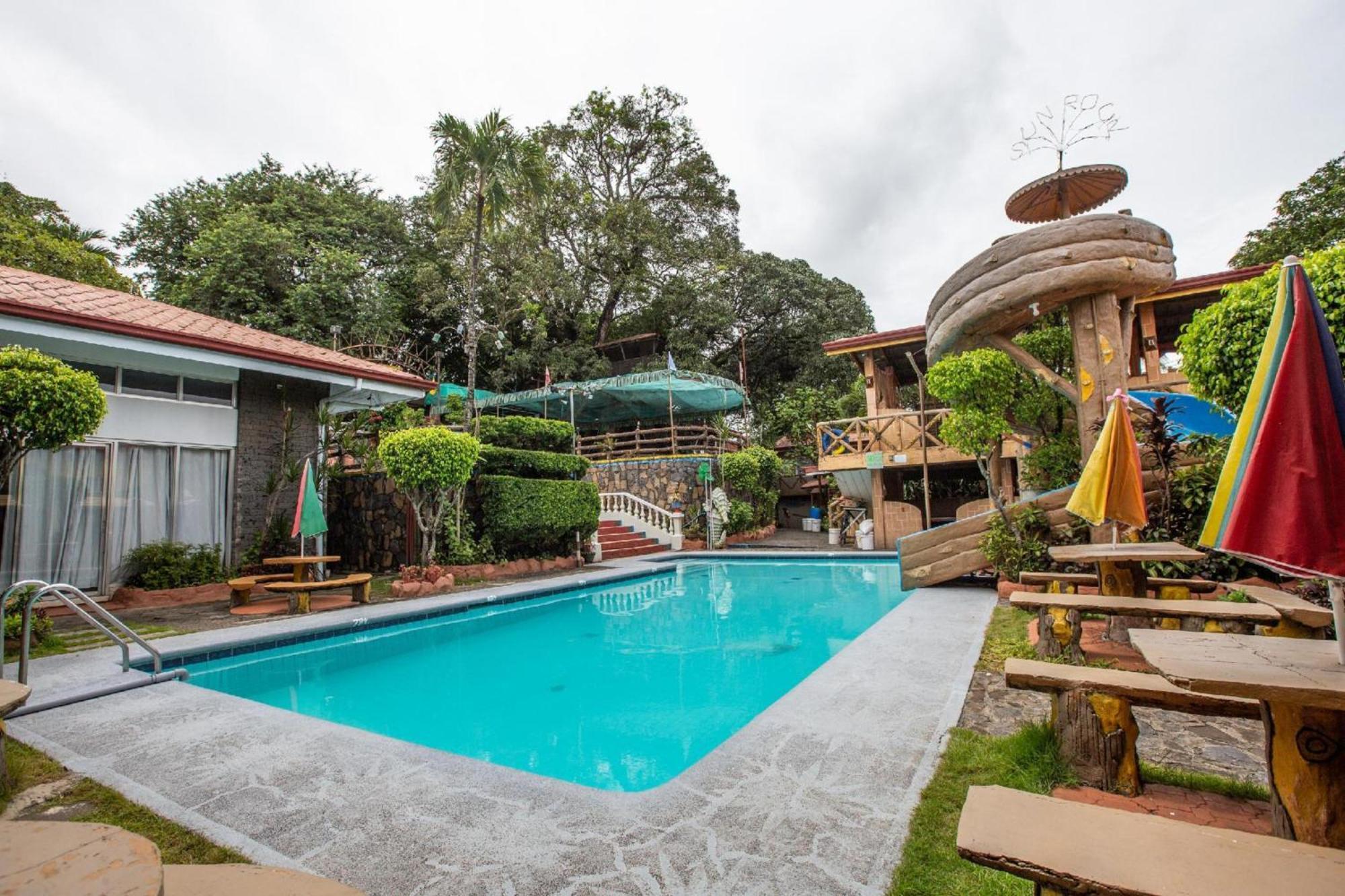 Vaccinated Staff - OYO 588 Sunrock Resort Antipolo Exterior foto